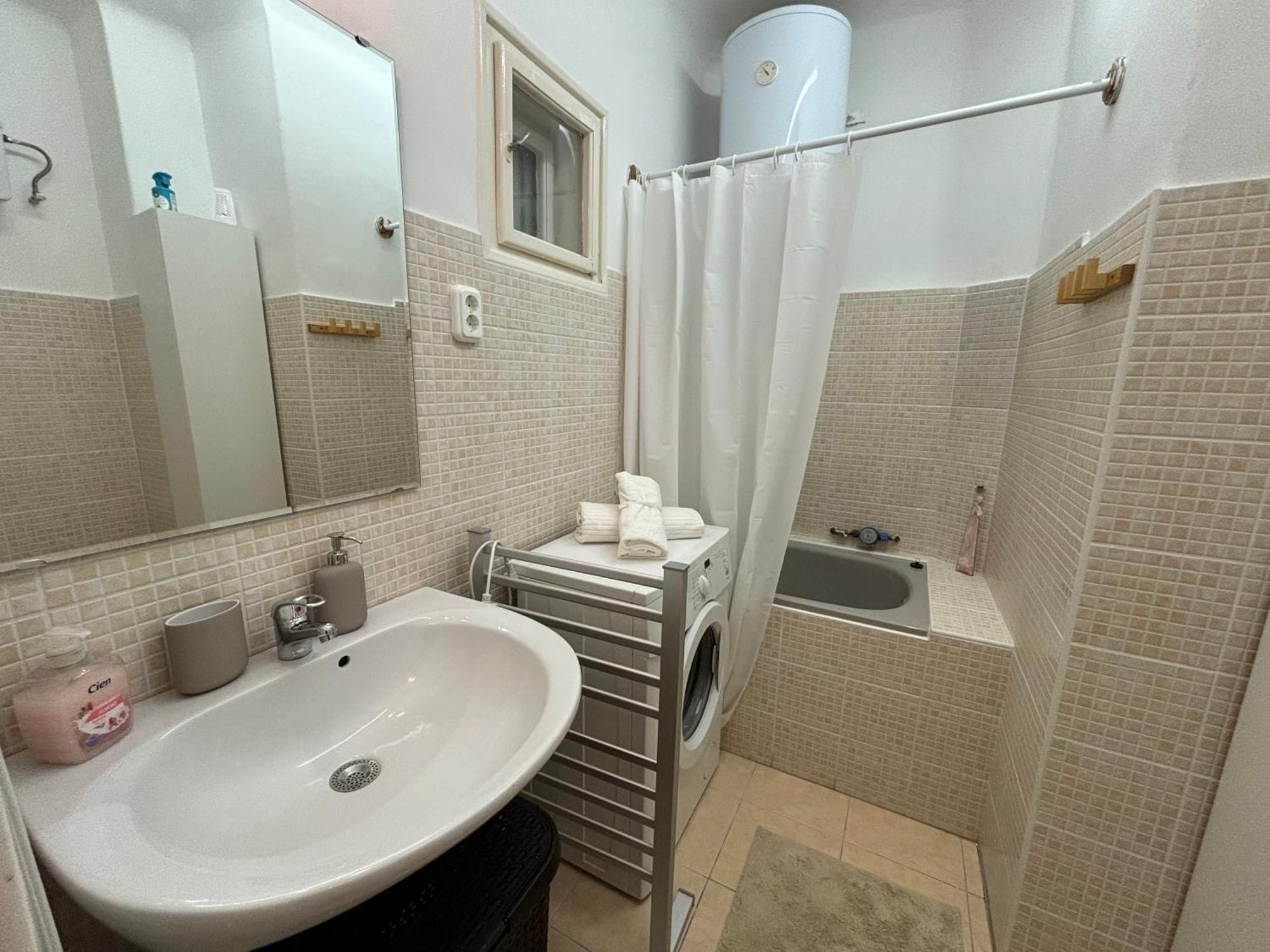 Downtown Hideaway Apartman Budapest Bagian luar foto